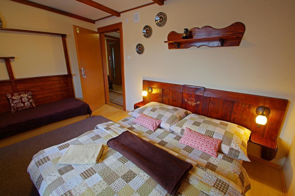 Yellow Paradise House Hrabusice Exterior photo