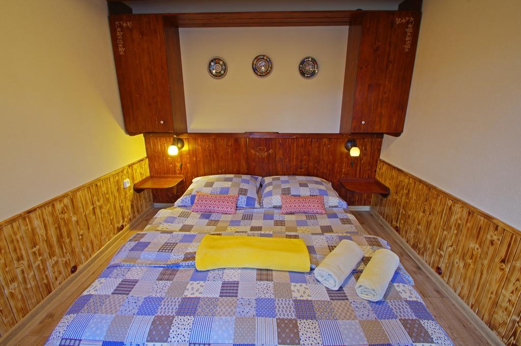 Yellow Paradise House Hrabusice Exterior photo