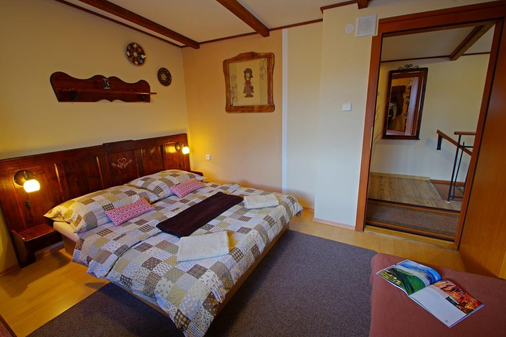 Yellow Paradise House Hrabusice Exterior photo
