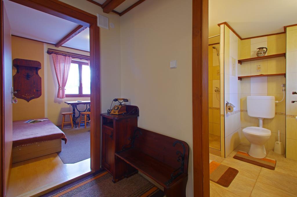Yellow Paradise House Hrabusice Exterior photo