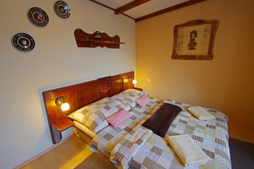 Yellow Paradise House Hrabusice Exterior photo