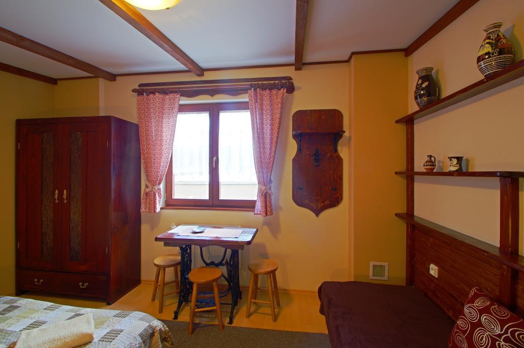Yellow Paradise House Hrabusice Exterior photo