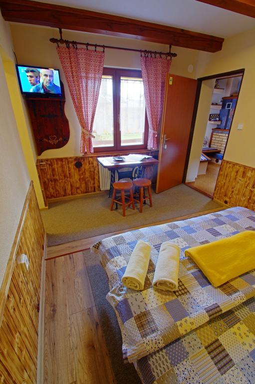 Yellow Paradise House Hrabusice Exterior photo