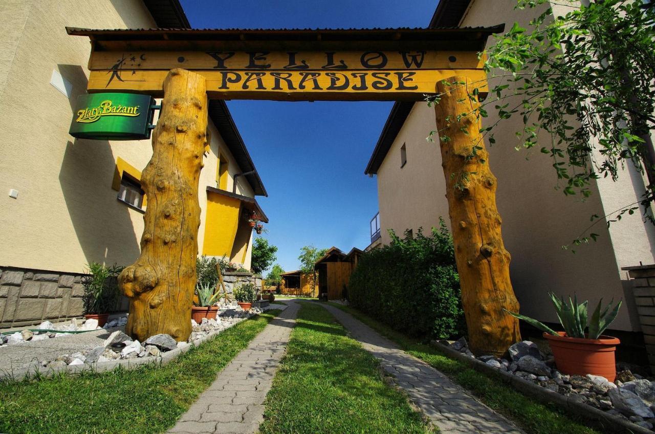 Yellow Paradise House Hrabusice Exterior photo