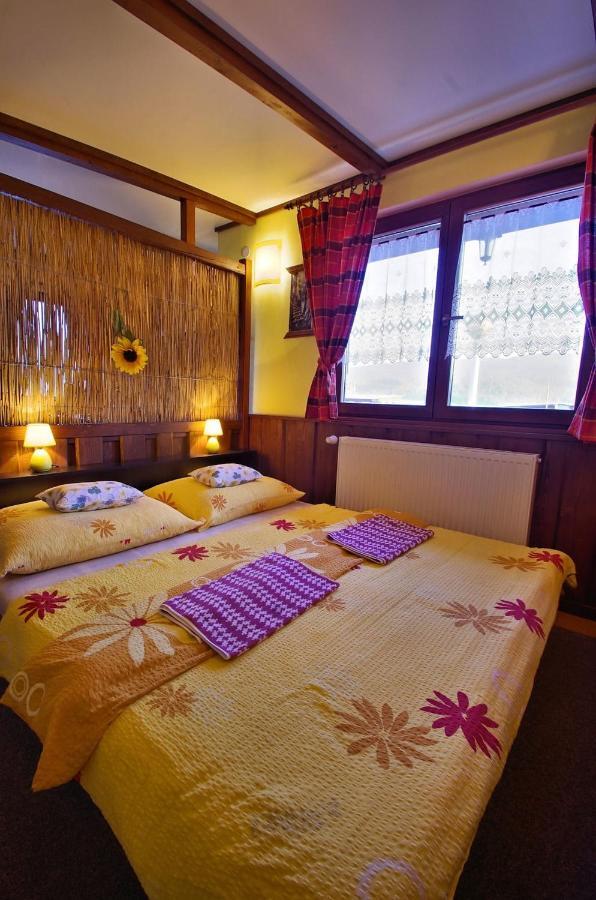 Yellow Paradise House Hrabusice Room photo