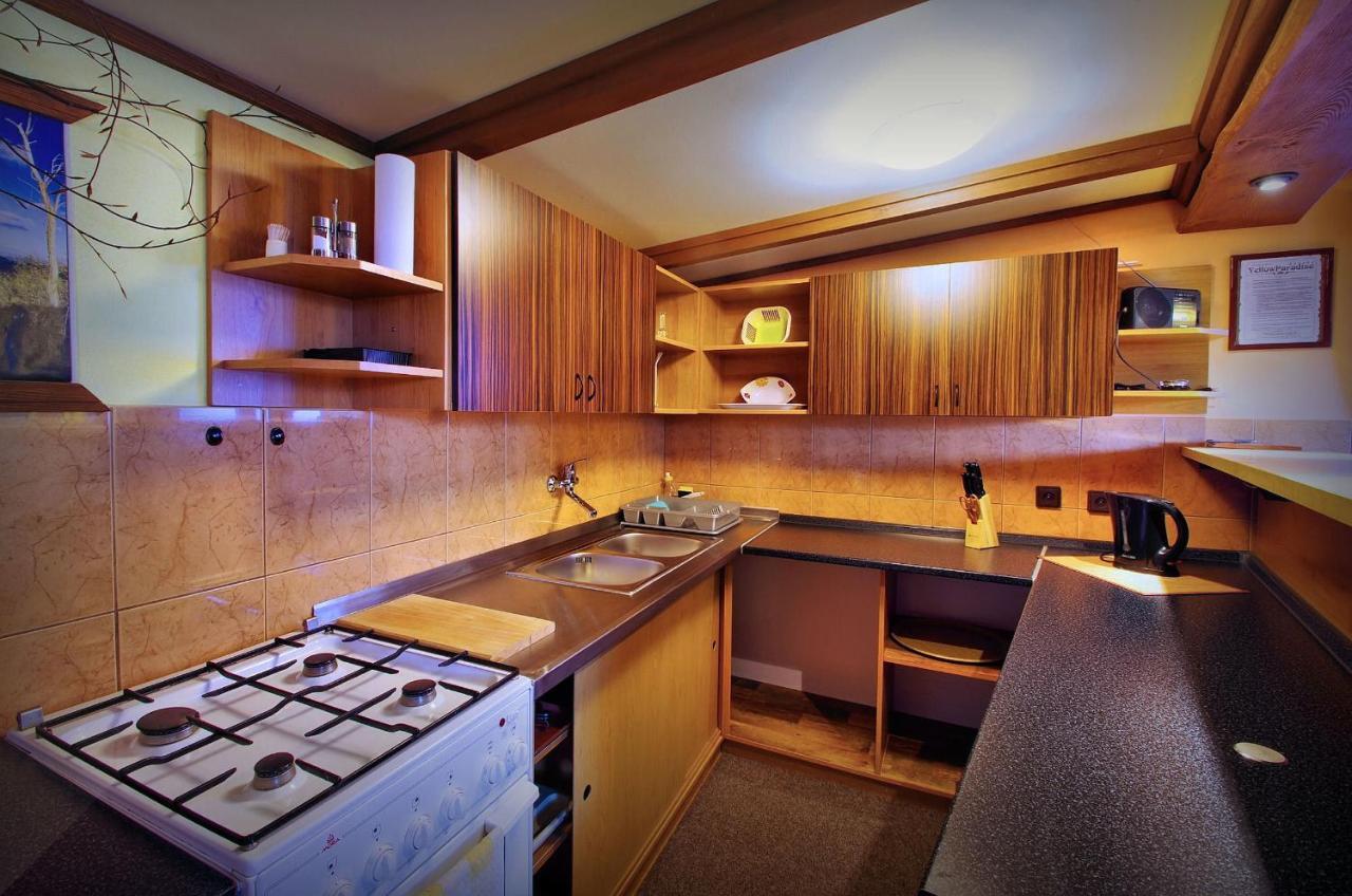 Yellow Paradise House Hrabusice Room photo